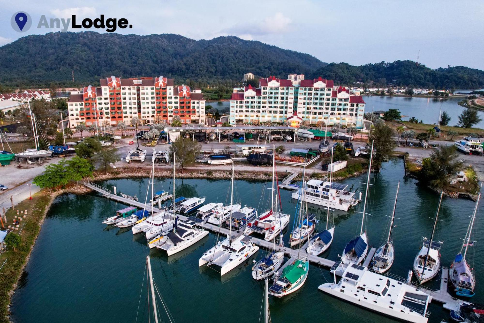 Anylodge Waterfront Marina Island Pangkor Lumut Exterior photo